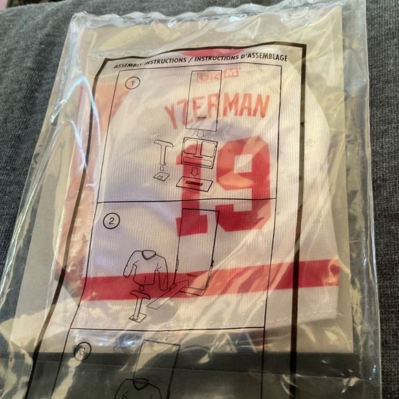 MCDONALDS 2003  MINI HOCKEY JERSEY SEALED STEVE YZERMAN - Picture 3 of 4